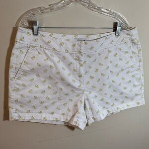 Juniper + Lime lime novelty print shorts plus SZ 14